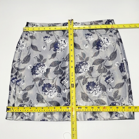 NWT Loft Silky Silvery Floral A-line Mini Skirt (8P) - Picture 9 of 9